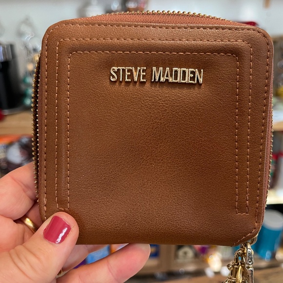 Steve Madden Brown Wallet with Zipper and Handle (about 5 inch square) - Picture 5 of 11